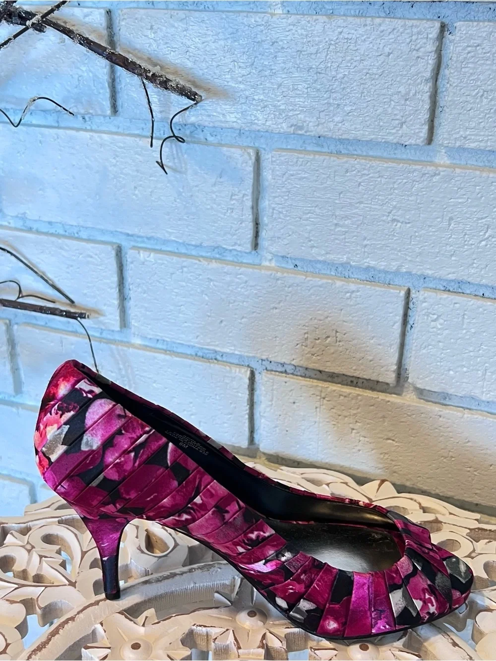 NEW BEAUTIFUL RUCHED APPLE BLOSSOM PEEP-TOE HEELS WHBM 6